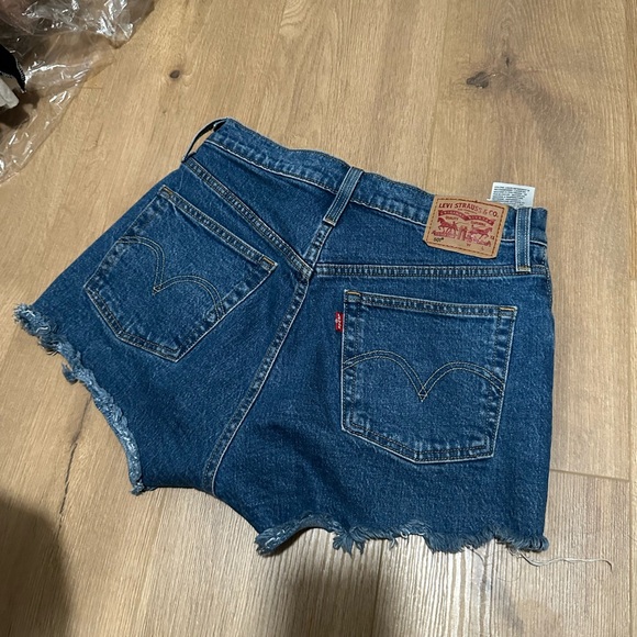 Levi’s 501 Jean shorts - Picture 3 of 5